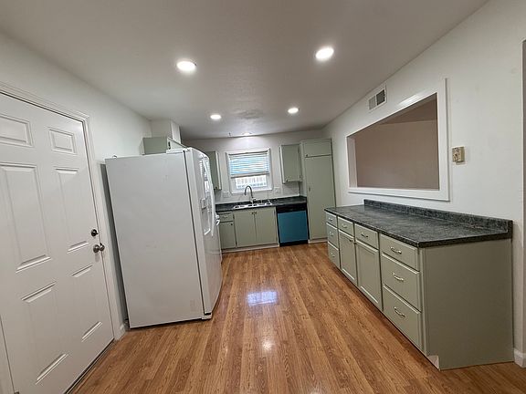 2nd image of 2190 Pantages Cir