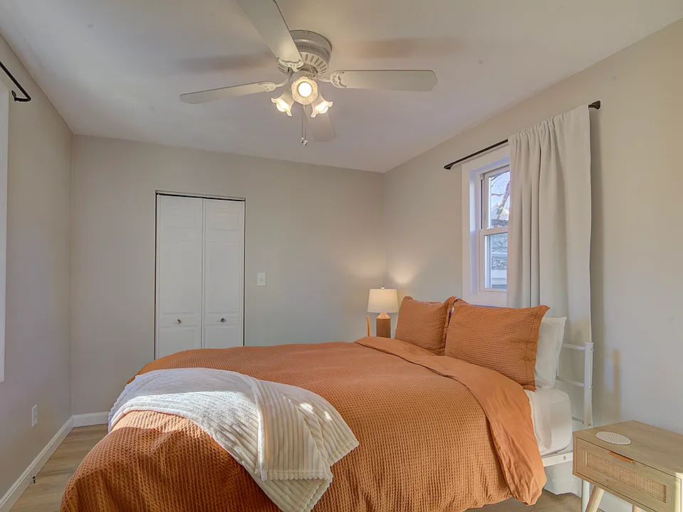 Bedroom #1 (Queen bed & closet)