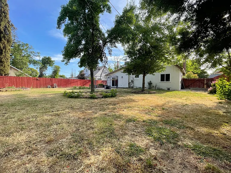 1816 Richmond St — Photo 16