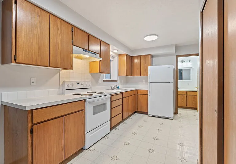 105 W 3rd St #1 — Photo 5