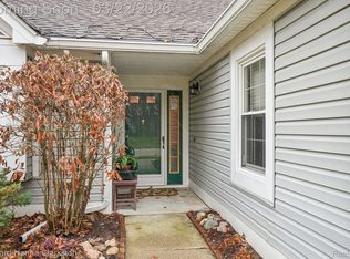 6819 Fox Ln, Waterford, MI 48327