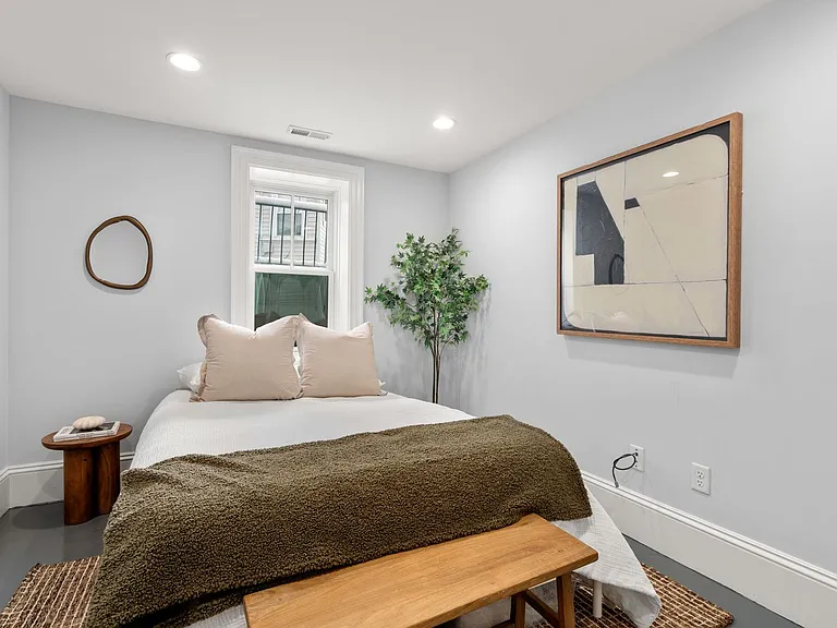 80 Linden St #1 — Photo 8