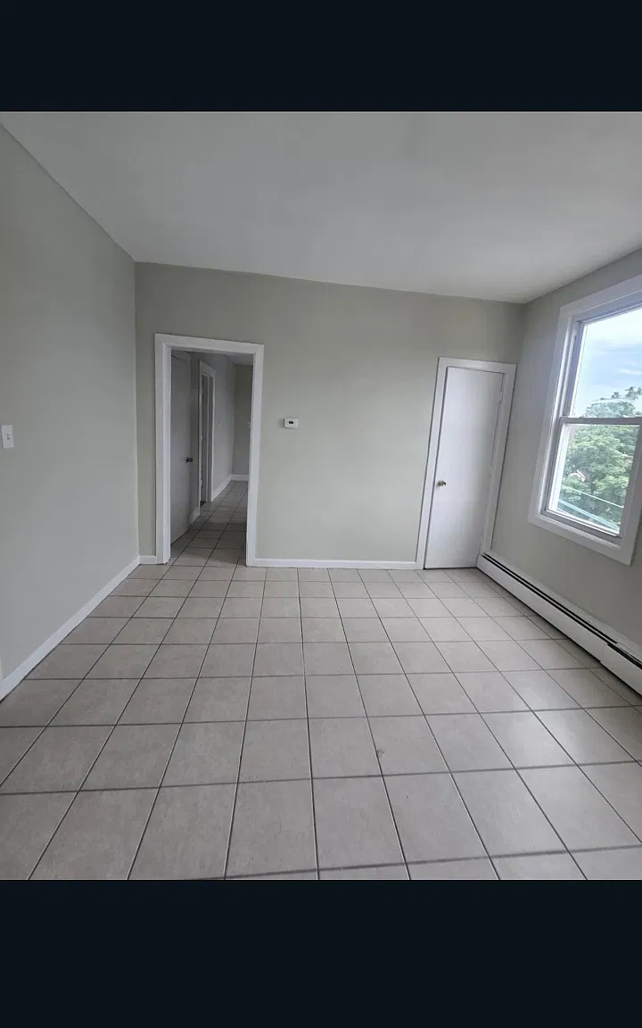 3 bed, $2,095 — Photo 3