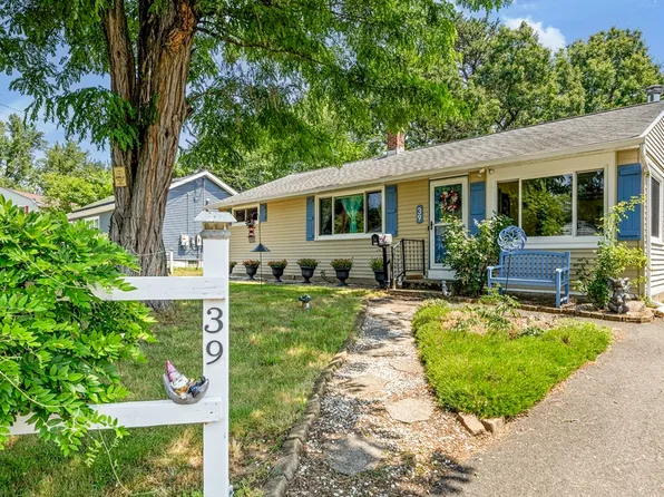 39 Wakefield St, Springfield, MA 01151