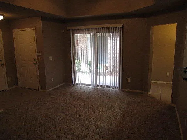 425 Sterling Pointe Way — Photo 5