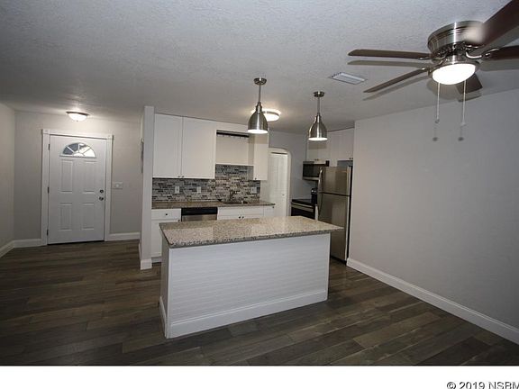 5th image of 1921 Pine Tree Dr