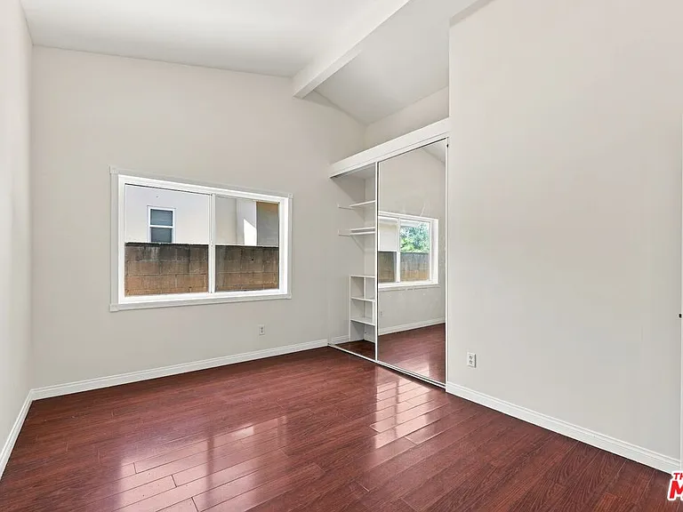 15920 Gledhill St — Photo 34