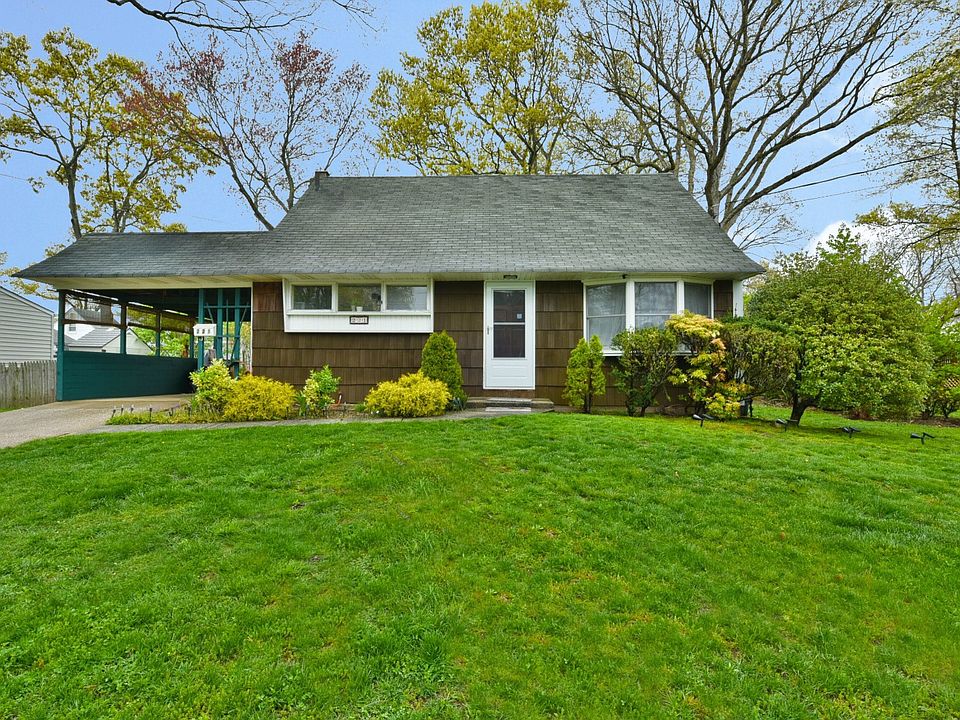 1st image of 221 Jerusalem Ave