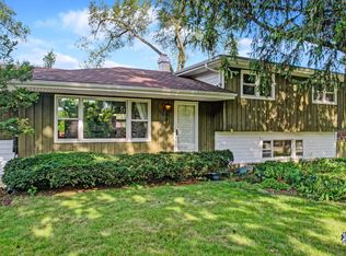 320 N Richmond Ave, Westmont, IL 60559