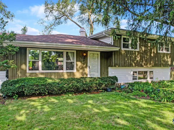320 N Richmond Ave, Westmont, IL 60559