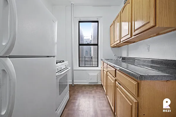 Rented by REZI | media 2