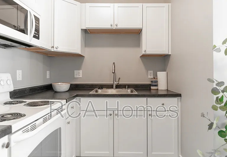 2831 N Kenwood Ave #7 — Photo 7