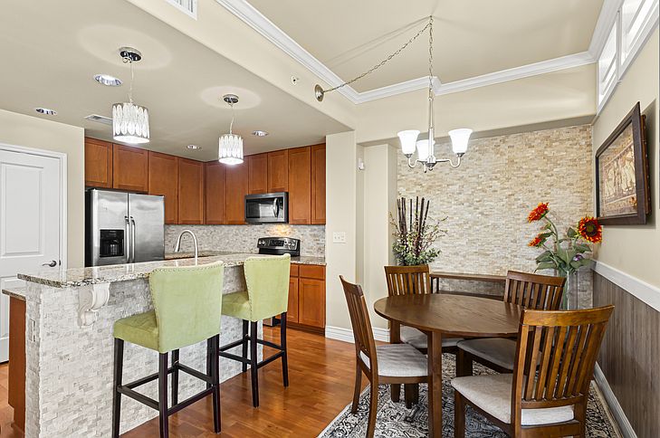1st image of 215 Center St #108.5