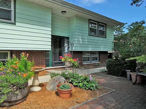 2nd image of 4066 Woodland Ln