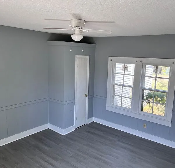 1527 Henley St — Photo 11