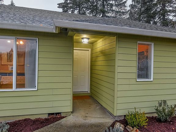 4th image of 911 NE 14th Ave