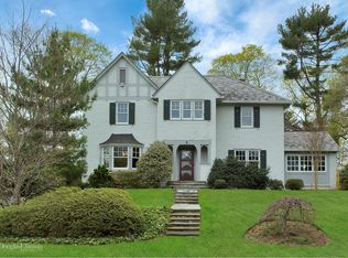 6 Shore Dr, Manhasset, NY 11030