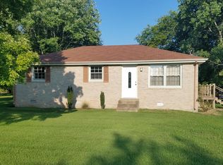 8 Roberts Ln, Lebanon, TN 37087