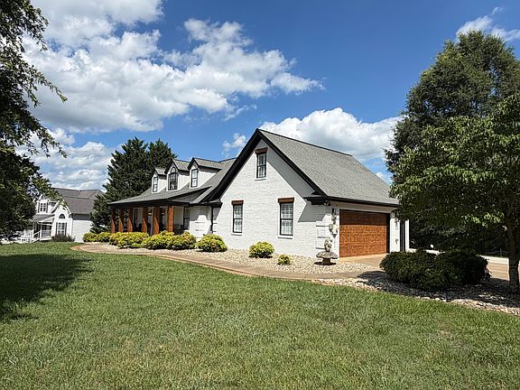 2nd image of 4818 Fowler Dr