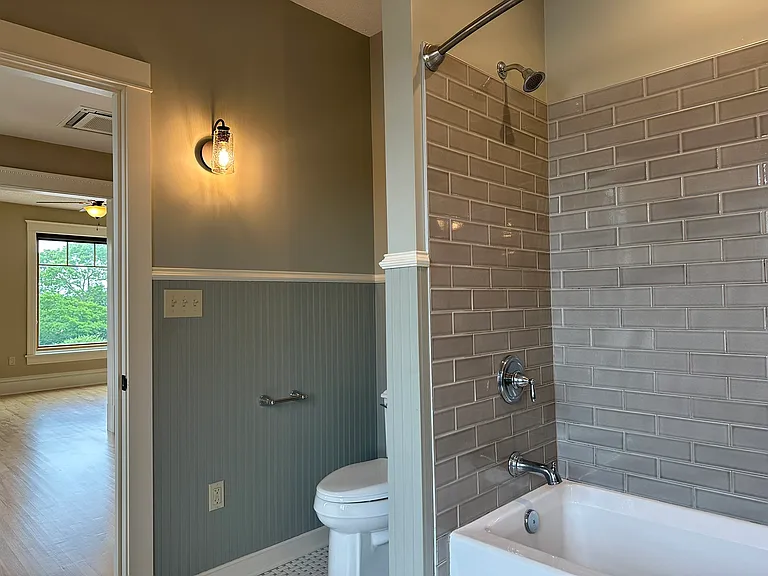 129 S Batavia Ave #2EAST — Photo 16