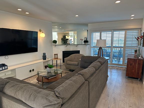2nd image of 6723 Fashion Hills Blvd