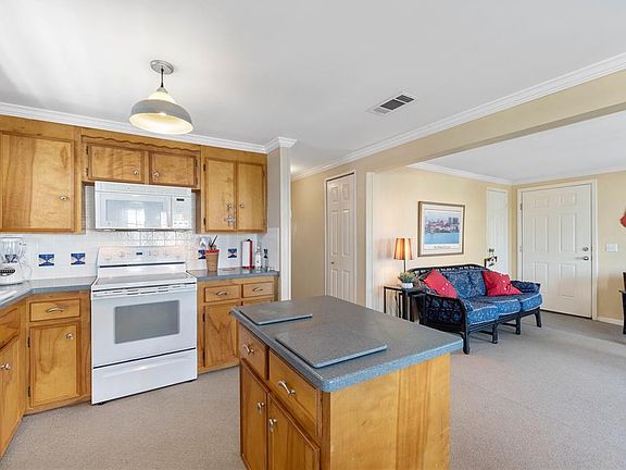 5th image of 22910 Martes St
