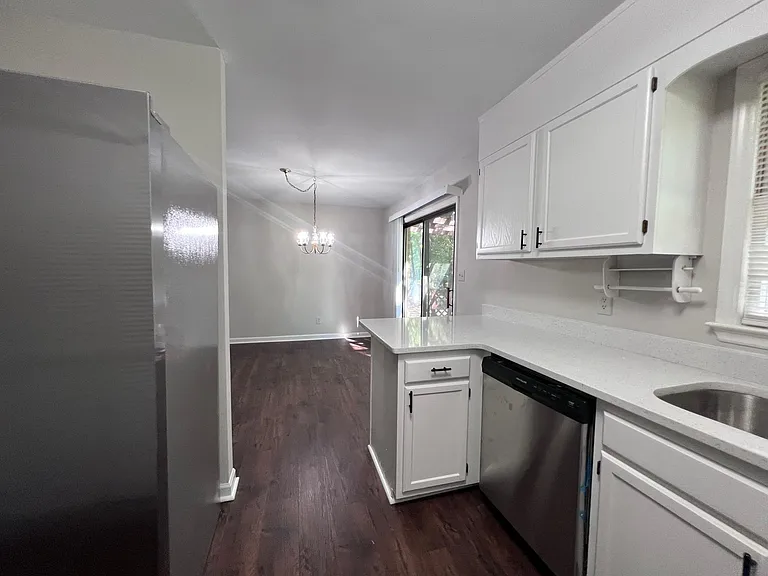 309 Elmhurst Ave — Photo 12