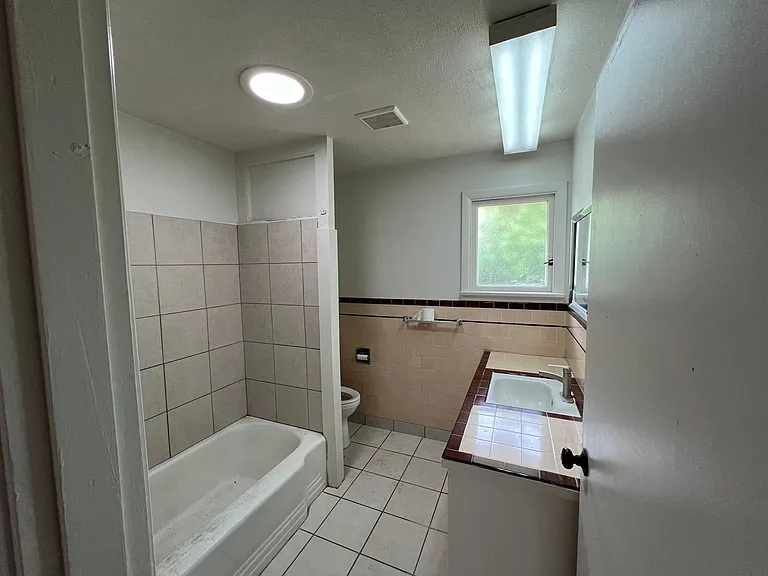 Bremerton Duplex — Photo 18