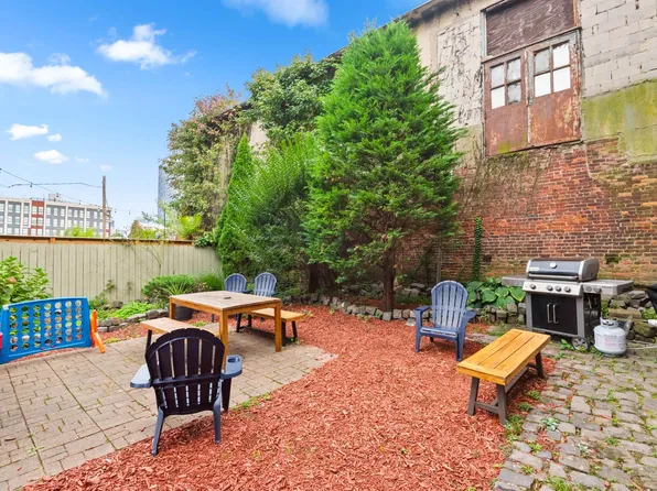 300 Communipaw Avenue image 20 of 28