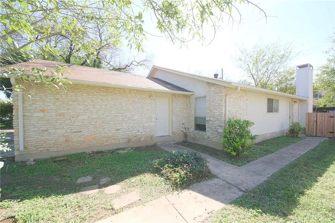 Building Photo - 1013 Fieldwood Dr #B