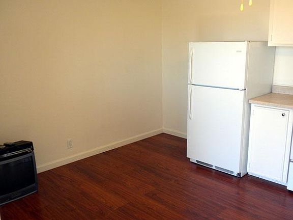 3rd image of 30836 Hillview Dr #B