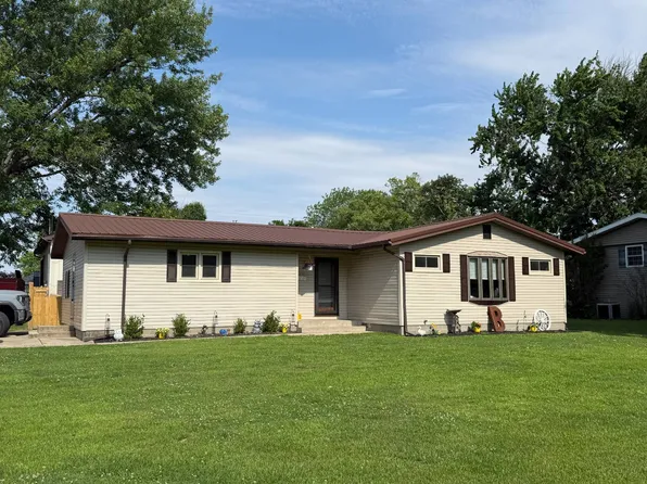 1209 S Willow Dr, Robinson, IL 62454