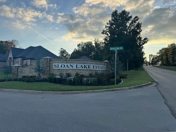 2011 Sloan Lake Dr, Jonesboro, AR 72404