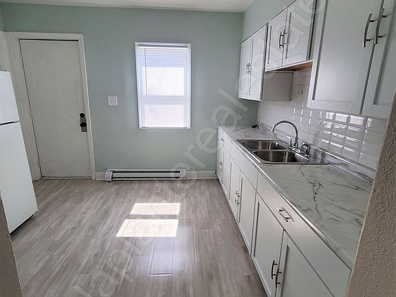 4th image of 1310 Albert St