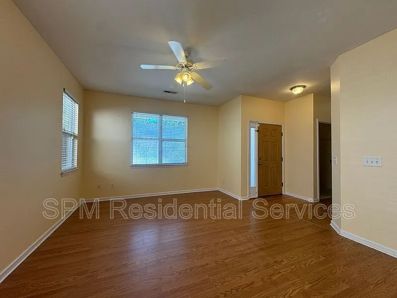 3 bed, 2.0 bath, 1200 sqft, $1,900 — Photo 3
