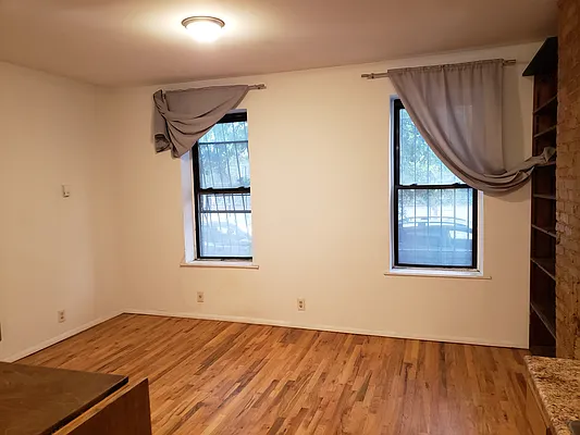 Rented by MCR Realty | media 14