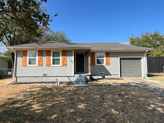 2nd image of 427 NE 38th St
