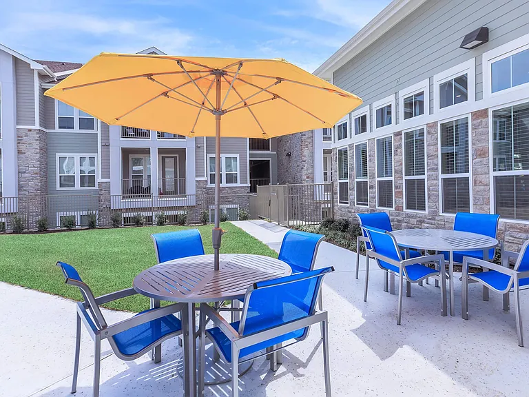Alton Park Apartments — Photo 10