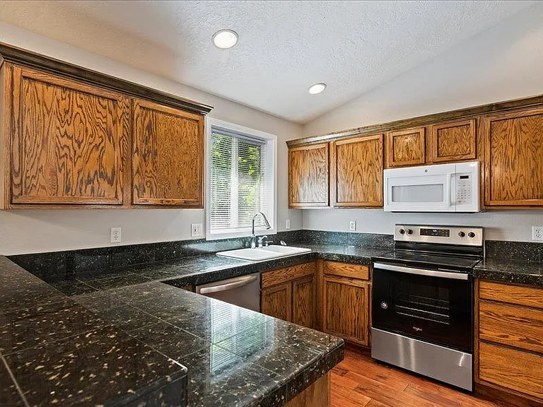14180 W Chadford Dr — Photo 13