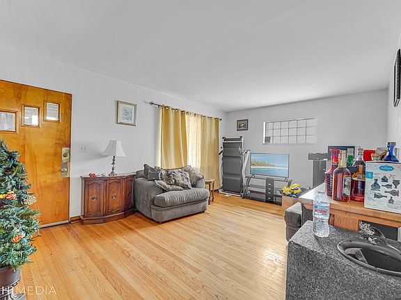 2nd image of 1123 Grant Ave