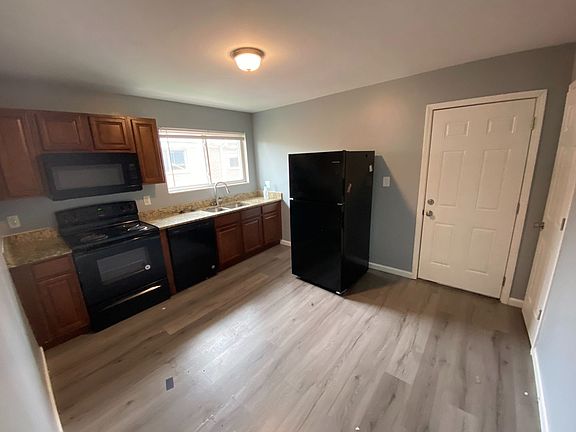 3rd image of 807-809 W Courtois St #807-C