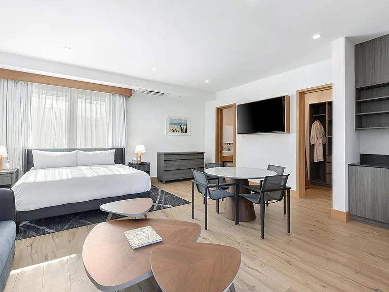 Make yourself at home in this cosy space. Perfect for a couple.