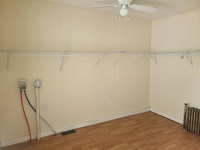 140 Mullens St — Photo 11