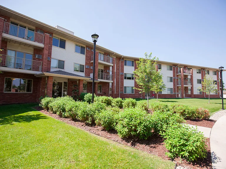 Parkwood Pointe Apartments — Photo 33