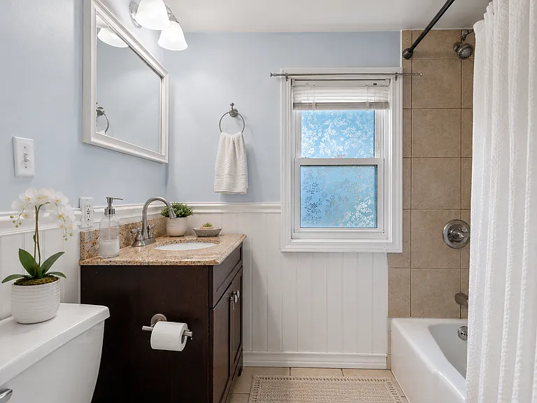 Bathroom virtually staged