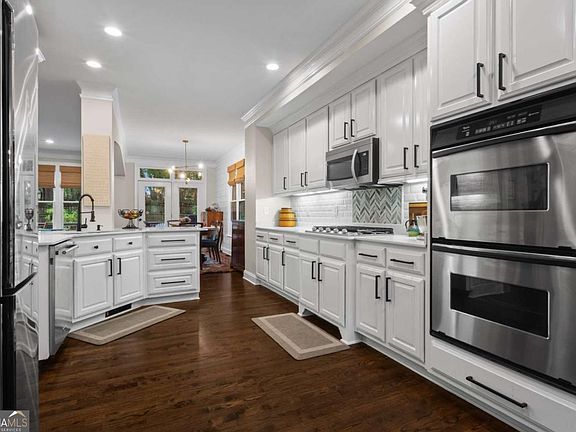 2nd image of 2602 Long Pointe