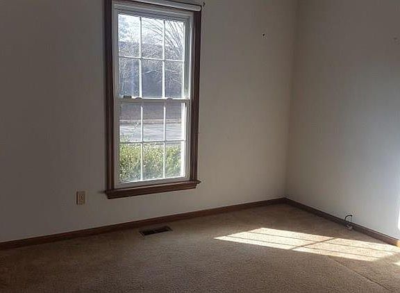 3rd image of 3928 Kalona Rd