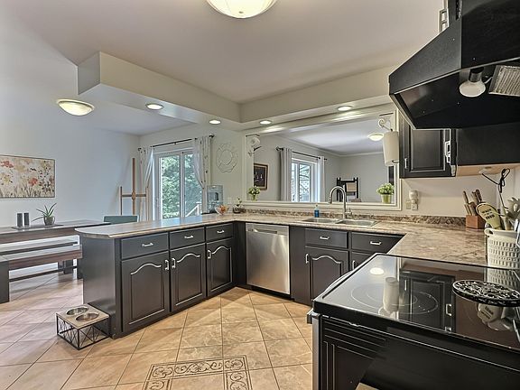 2nd image of 52 Regency Point Dr