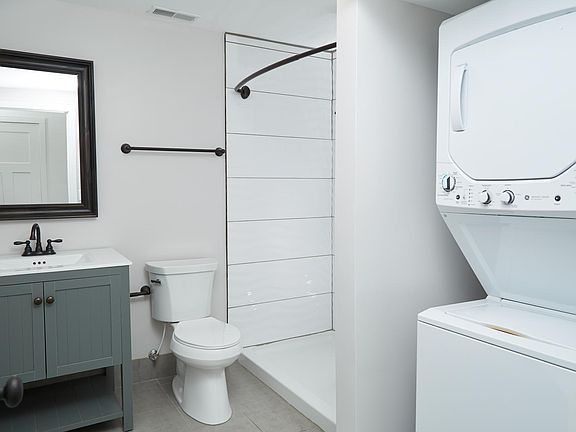 5th image of 2609 Short Vine St #C