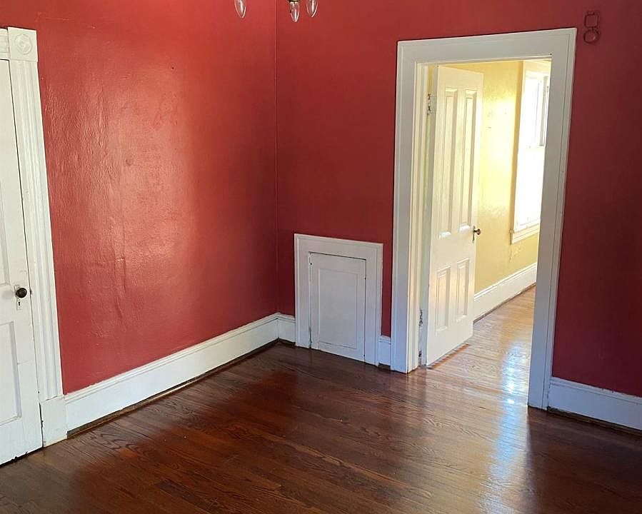 2nd image of 917 1st St SW APT 6